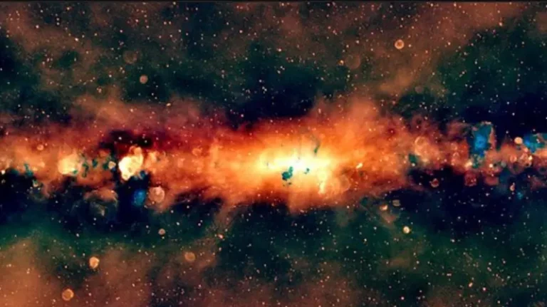 40 ألف ساعة لرسم الكون.. شاهد أدق صورة لمجرتنا بالتاريخ