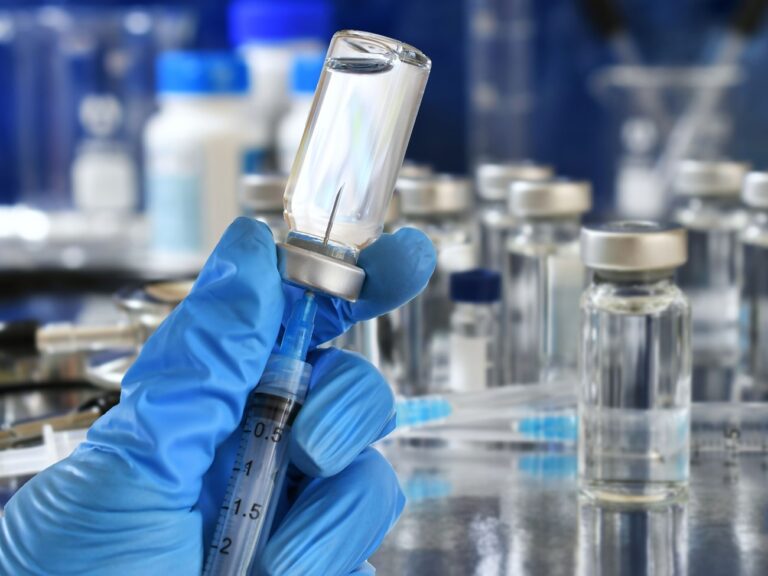 علماء يطورون لقاحاً ضد جميع سلالات إنفلونزا الطيور