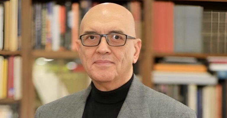 تقديراً لمسيرته الأدبية الممتدة لأكثر من خمسة عقود الكاتب والمسرحي المصري محمد سلماوي “شخصية العام الثقافية” في الدورة الـ44 من معرض الشارقة الدولي للكتاب