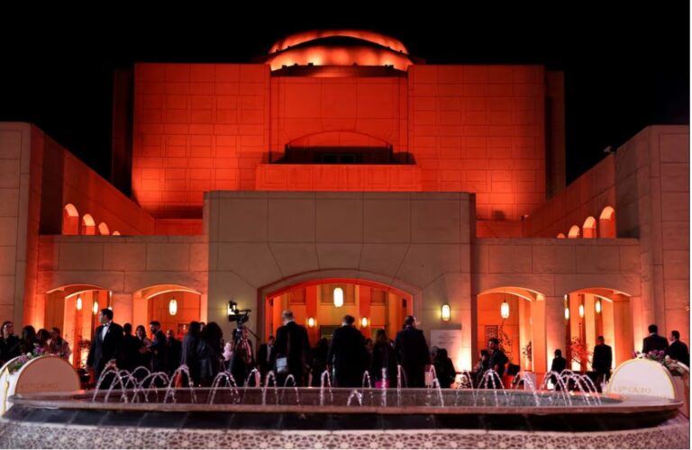 مهرجان القاهرة السينمائي الدولي يعرض 119 فيلما ويكرم هيام عباس