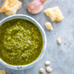 صوص البيستو: نكهة إيطالية يمكنكم تحضيرها بسهولة في المنزل!