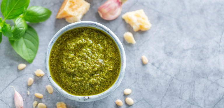 صوص البيستو: نكهة إيطالية يمكنكم تحضيرها بسهولة في المنزل!