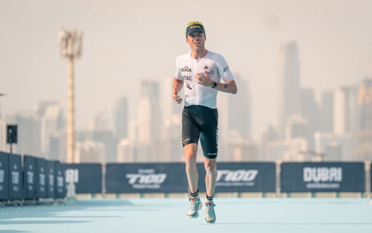 بيرسون وديرون يحصدان لقبي منافسات المحترفين في ترايثلون دبي T100