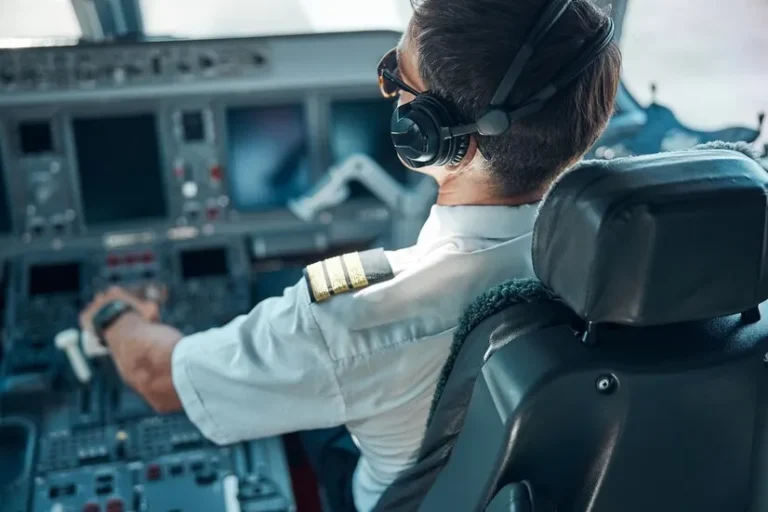 How much do pilots earn around the world?