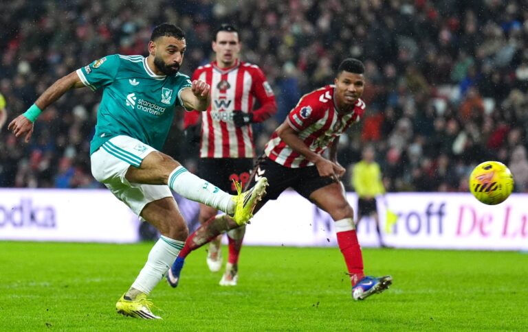 Liverpool beat Sunderland through Van’s goal