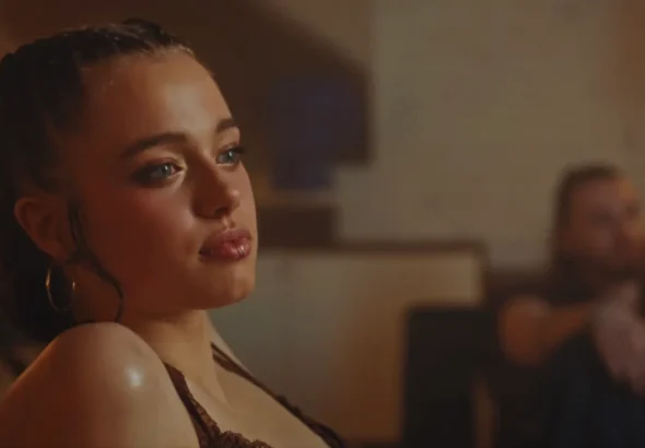 Shiloh Jolie, 19, looks strikingly like mom Angelina